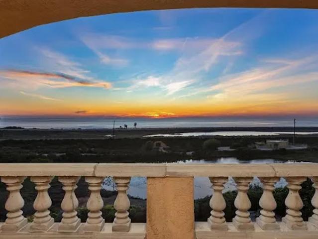 Apartment for sale in Solana Beach, California