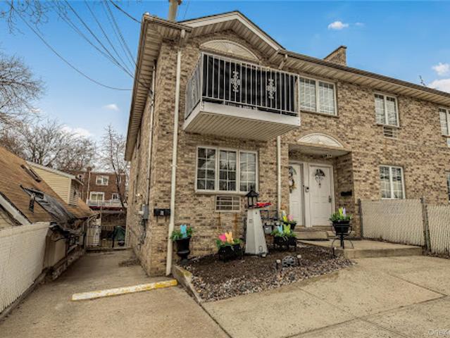 House for sale in The Bronx, Arverne