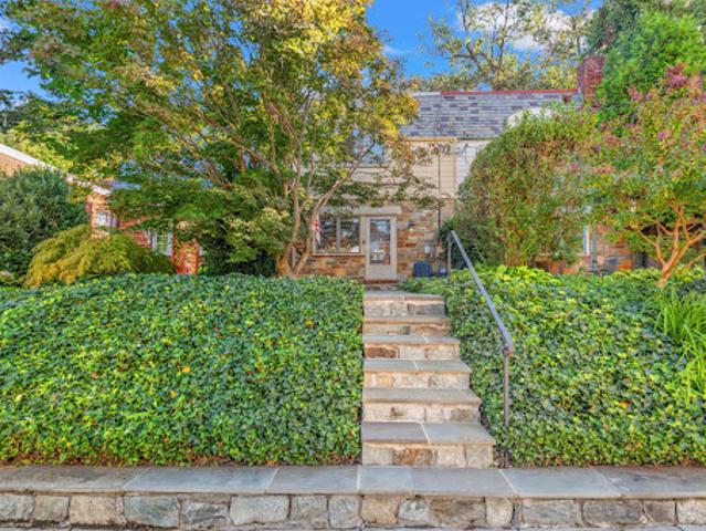 House for sale in Washington