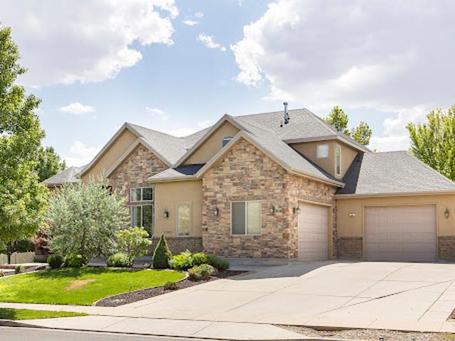 House for sale in Sandy