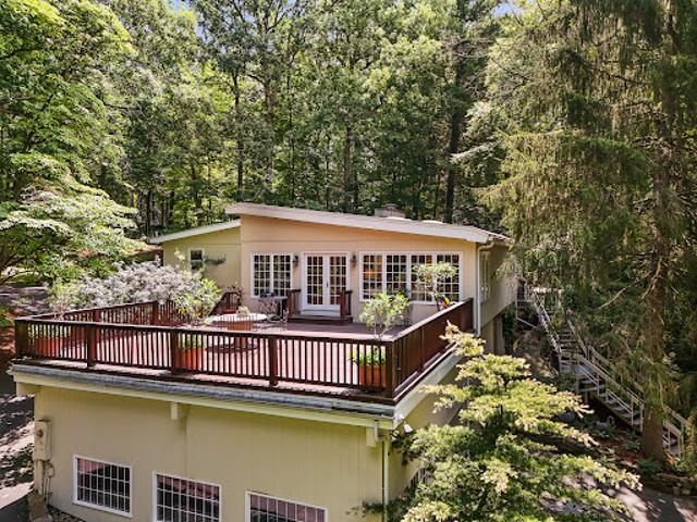 House for sale in Cos Cob, Connecticut