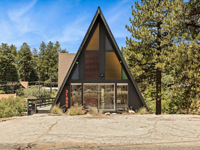 House for sale in Green Valley Lake, California