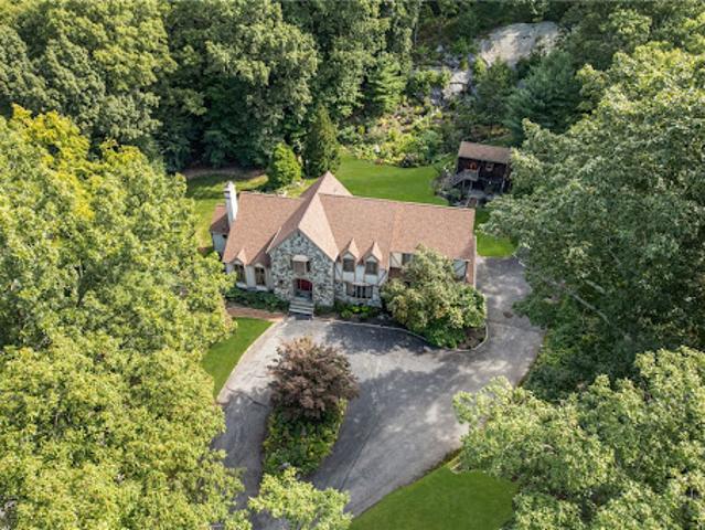 House for sale in Lincoln, Rhode Island