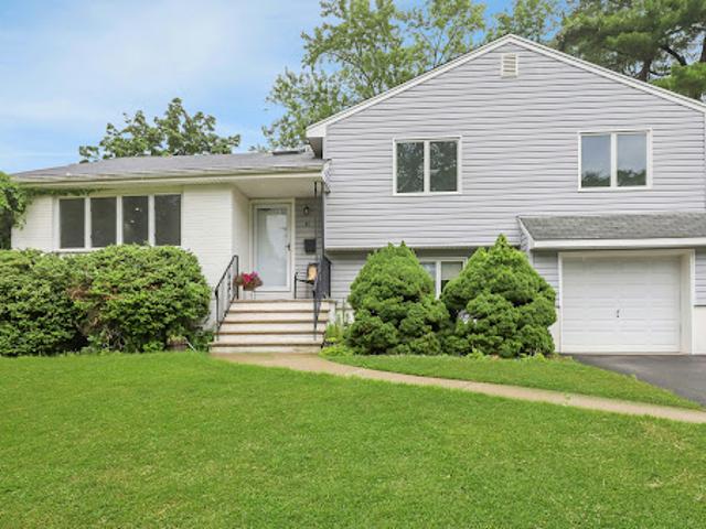 House for sale in Fair Lawn, New Jersey