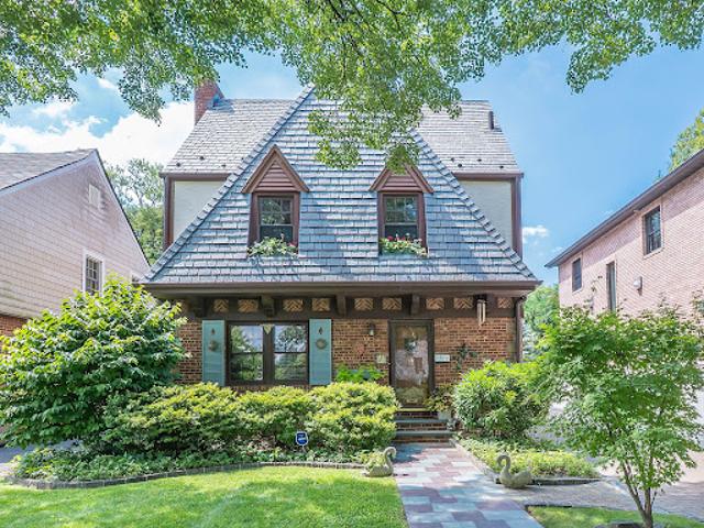 House for sale in Queens, Arverne