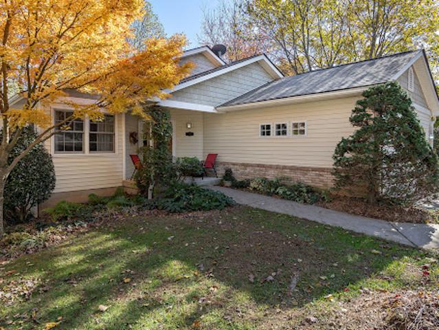 House for sale in Horse Shoe, North Carolina