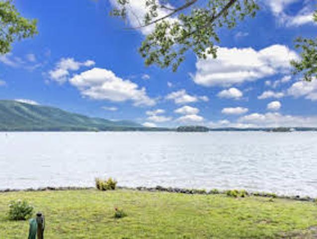 House for sale in Huddleston