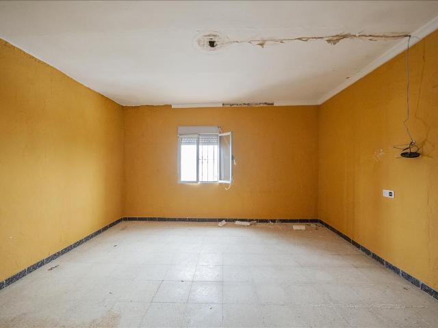 Casa en venta en Lora Del Río, Andalucía