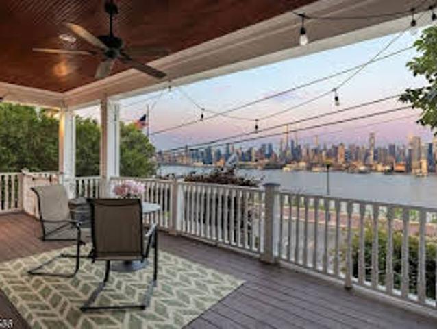 House for sale in Weehawken