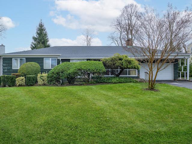 House for sale in Roslyn