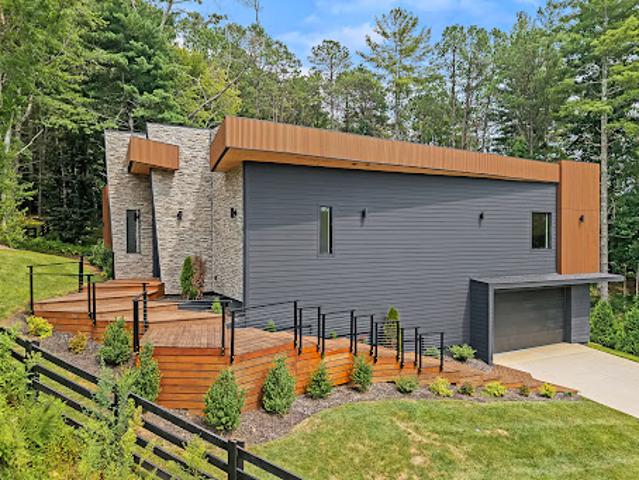 House for sale in Horse Shoe, North Carolina