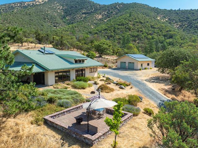 House for sale in Grants Pass