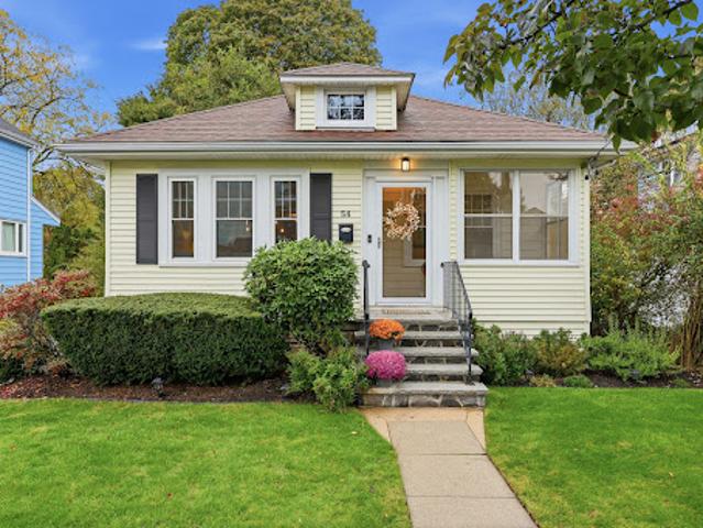 House for sale in Waltham, Middlesex County