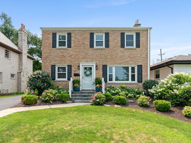 House for sale in Clarendon Hills, Illinois