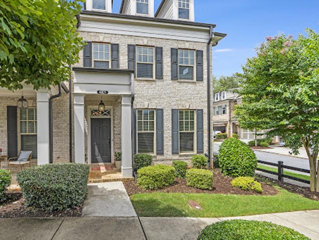 House for sale in Roswell