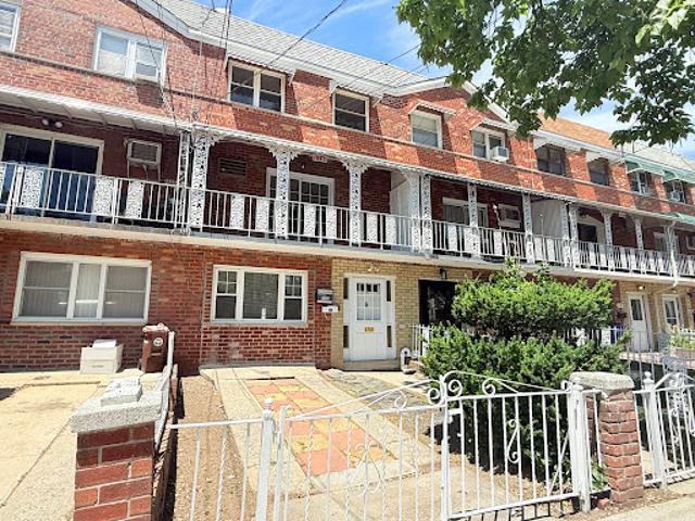House for sale in The Bronx, Arverne