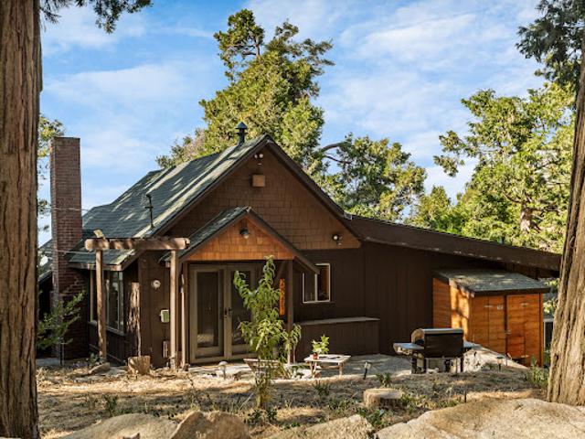 House for sale in Cedarpines Park, California
