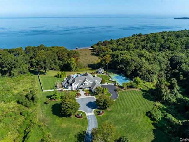 House for sale in Smithtown, New York
