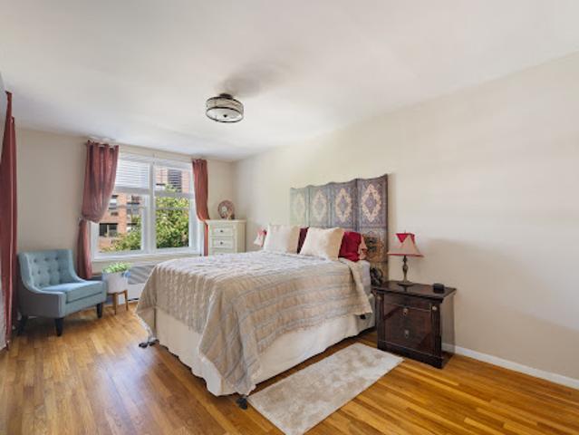 House for sale in The Bronx, Arverne