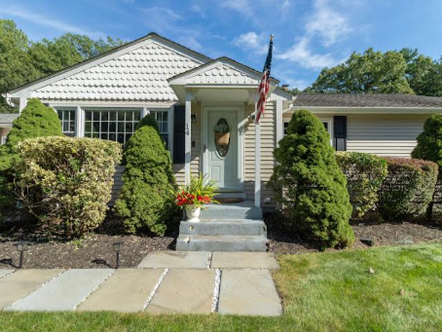 House for sale in North Haven, South Central Connecticut Planning Region
