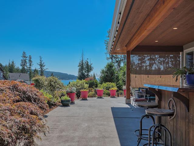 House for sale in Halfmoon Bay, British Columbia