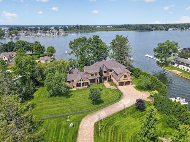 House for sale in Syracuse, Kosciusko County