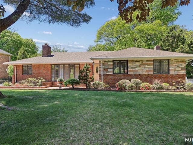 House for sale in Englewood Cliffs, New Jersey