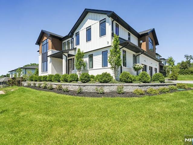House for sale in Englewood Cliffs, New Jersey