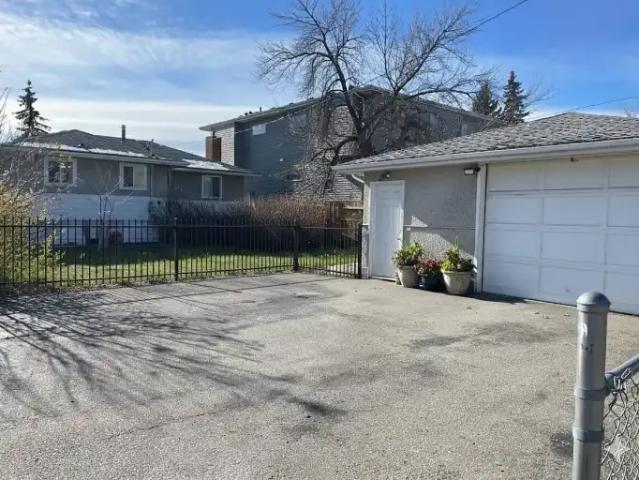 House for rent in Bowness, Calgary