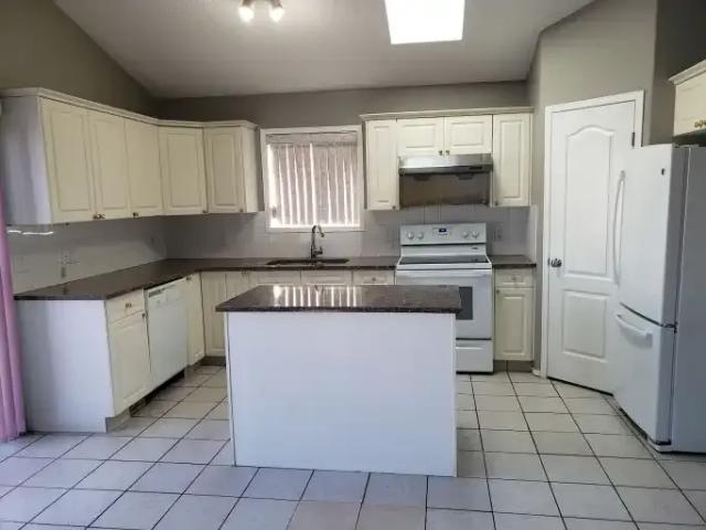 House for rent in Saddle Ridge, Calgary