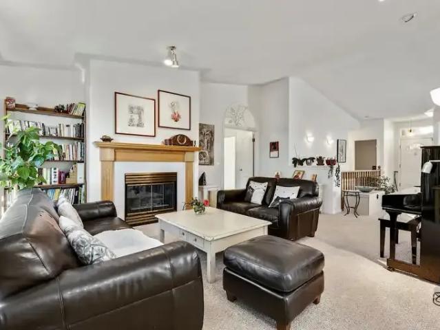 House for rent in Signal Hill, Calgary