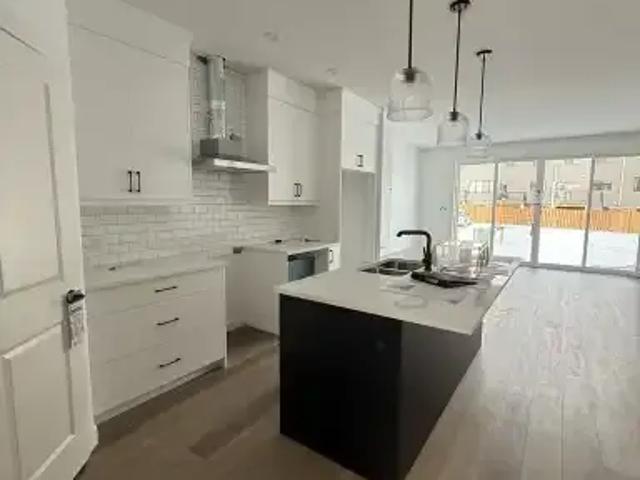 House for rent in East Shepard Industrial, Calgary