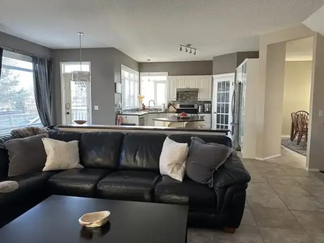 House for rent in Douglasdale, Calgary