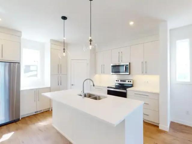 House for rent in Chelsea, Chestermere