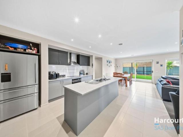 House for sale in Brimbank Gardens, Melbourne