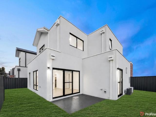 House for sale in Hampton Park, Melbourne