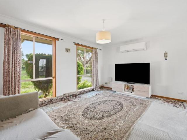 House for sale in Hampton Park, Melbourne