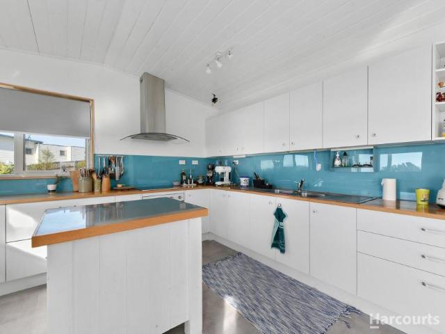 House for sale in Bellbuoy Beach, Low Head