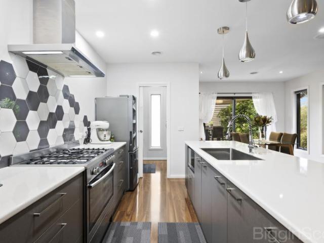 House for sale in Victoria