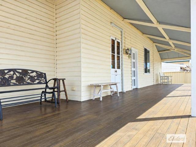 House for sale in Miles