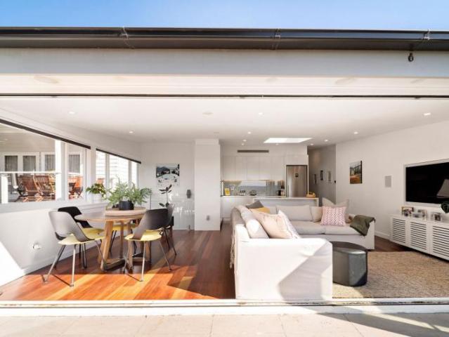 House for sale in Lower North Shore, Sydney