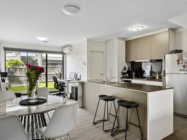 House for sale in Waverley Park Estate, Melbourne