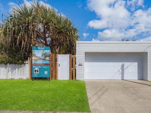 House for sale in Palm Beach, Gold Coast City