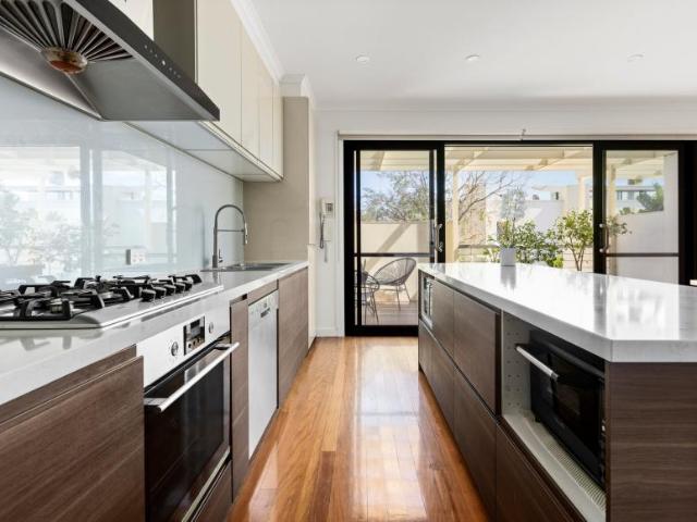 House for sale in Beacon Cove, Melbourne