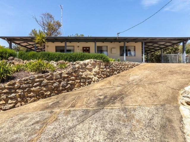 House for sale in Preston Beach