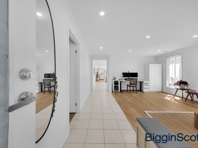 House for sale in Tarneit Gardens, Melbourne