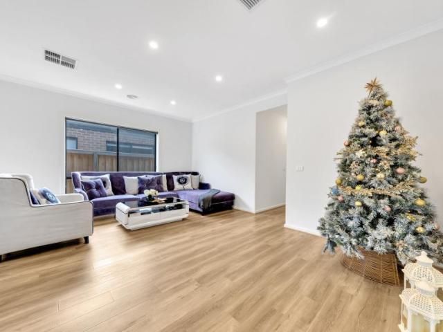 House for rent in Toolern Waters, Melbourne