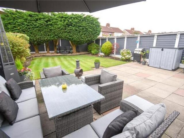 House for sale in Bebington, Larchwood