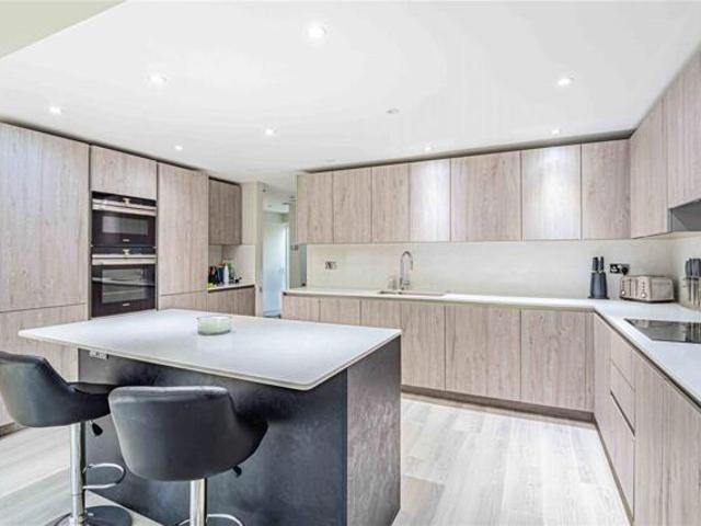 House for sale in Elstree and Borehamwood, Borehamwood