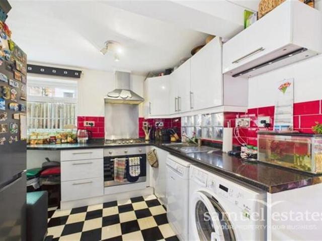 House for sale in Chessington, Hook